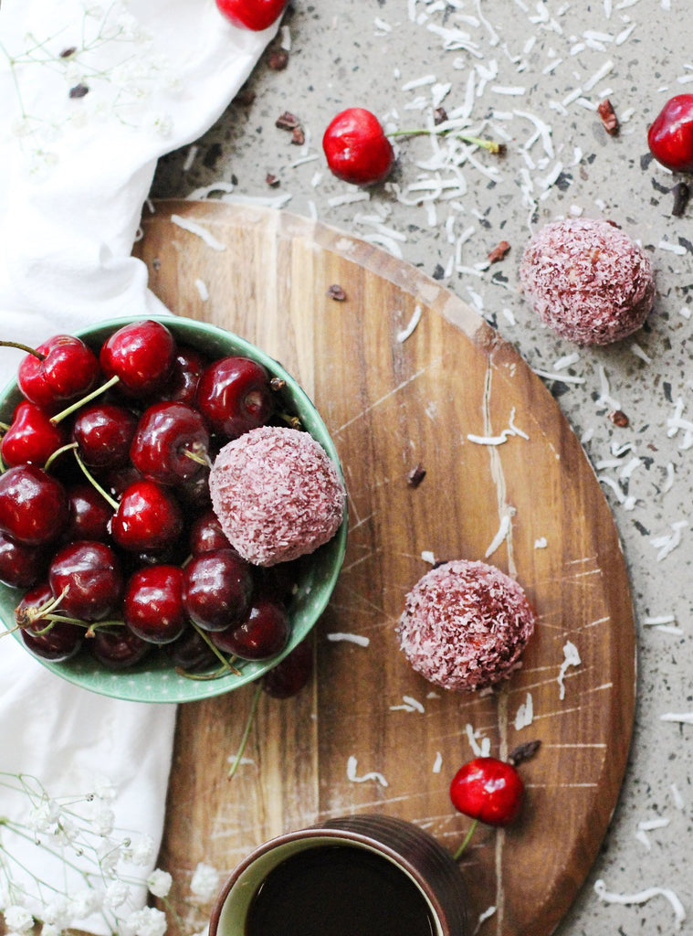 Cherry Chocolate Snack Balls - Healthy ready meals
