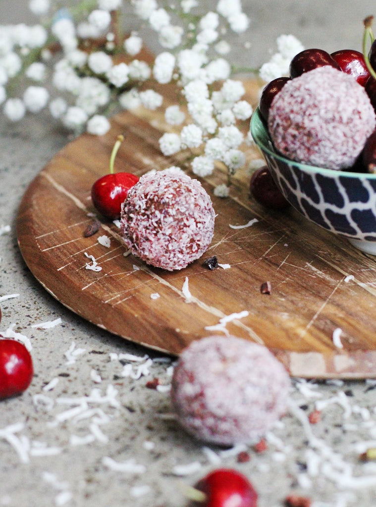 Cherry Chocolate Snack Balls - Healthy ready meals
