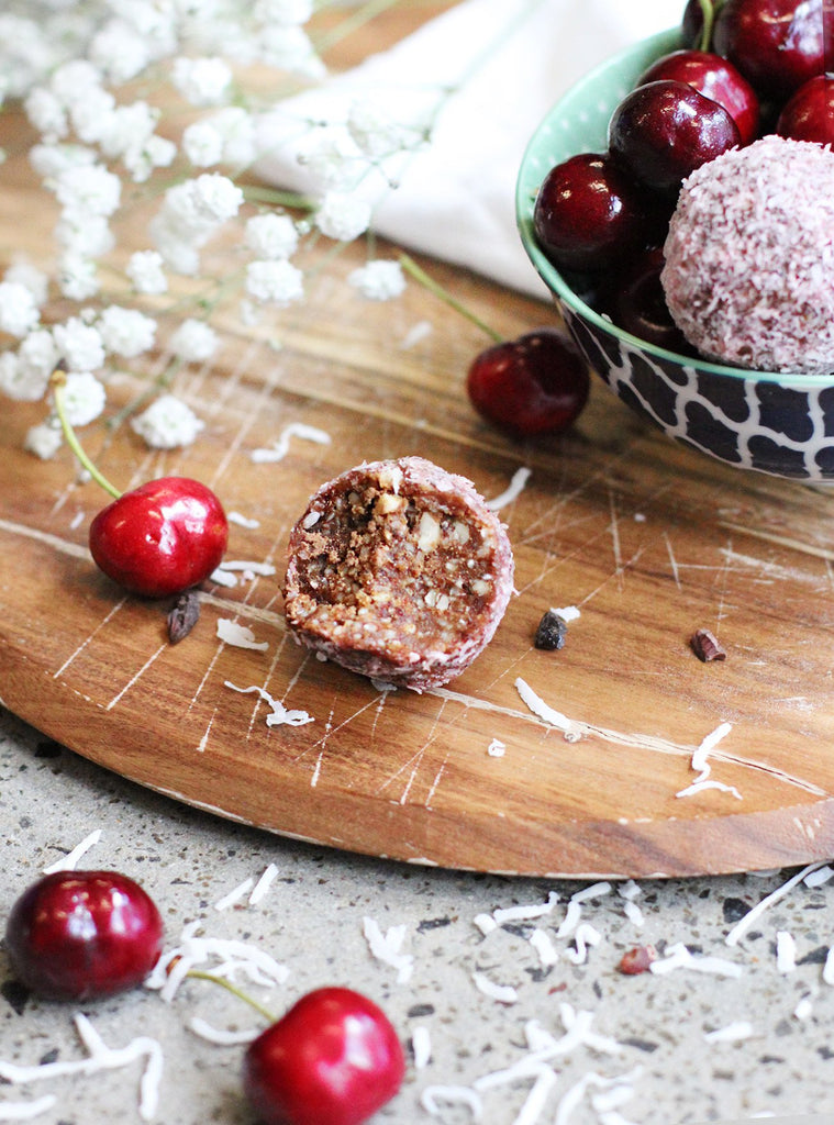 Cherry Chocolate Snack Balls - Healthy ready meals